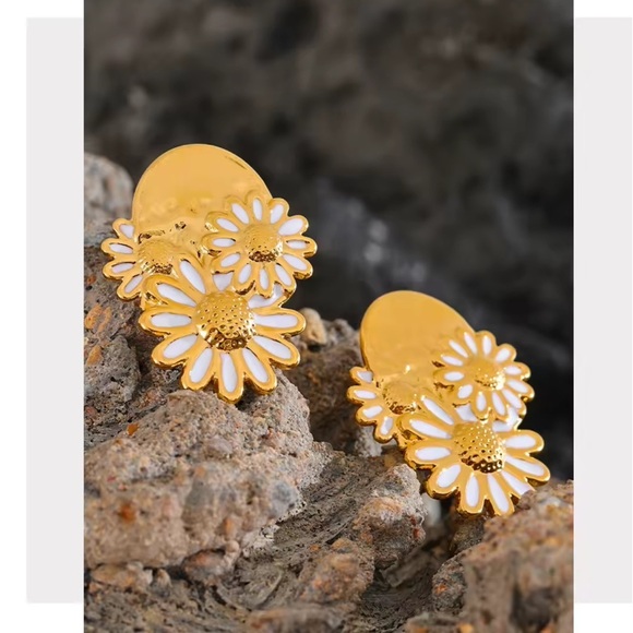 Gold Daisy Statement Earrings – Enamel Floral Drops | PVD Real Gold Plated - Picture 4 of 11